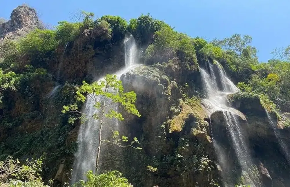  en Sima de las Cotorras y Cascada el Aguacero