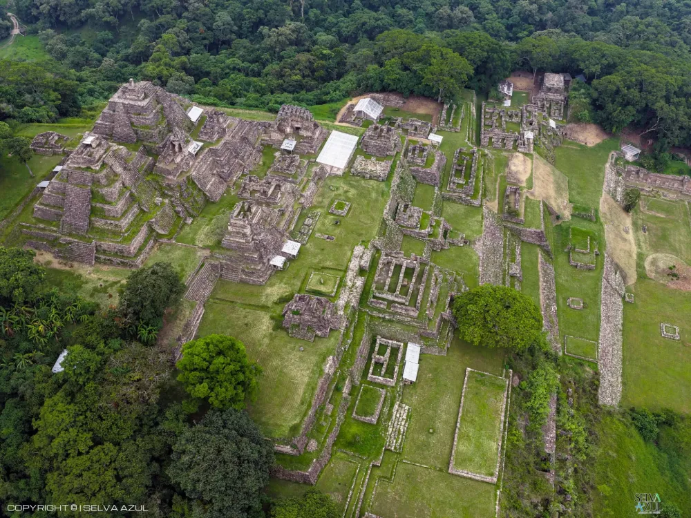 Tonina, Ocosingo Chiapas en Toniná y Cascada Xanil.